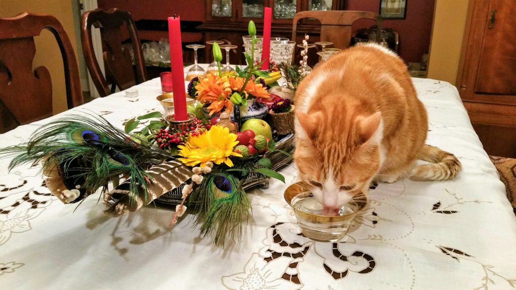 4 Steps to Create Meaningful Thanksgiving Table Centerpieces - Details on The Pillow Goddess blog