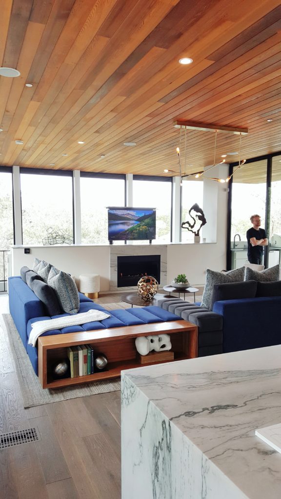Custom sofa can transform a space like this one on the 2019 Austin Modern Home Tour! Details on the Pillow Goddess Blog!