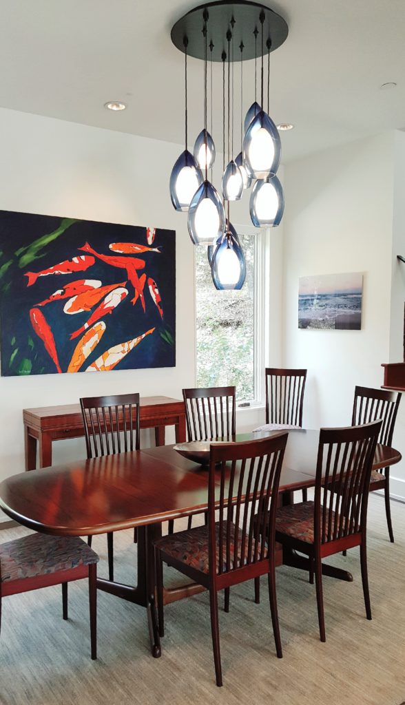 Dining rooms regain prominence on the 2019 Austin Modern Home Tour. More design on The Pillow Goddess Blog.