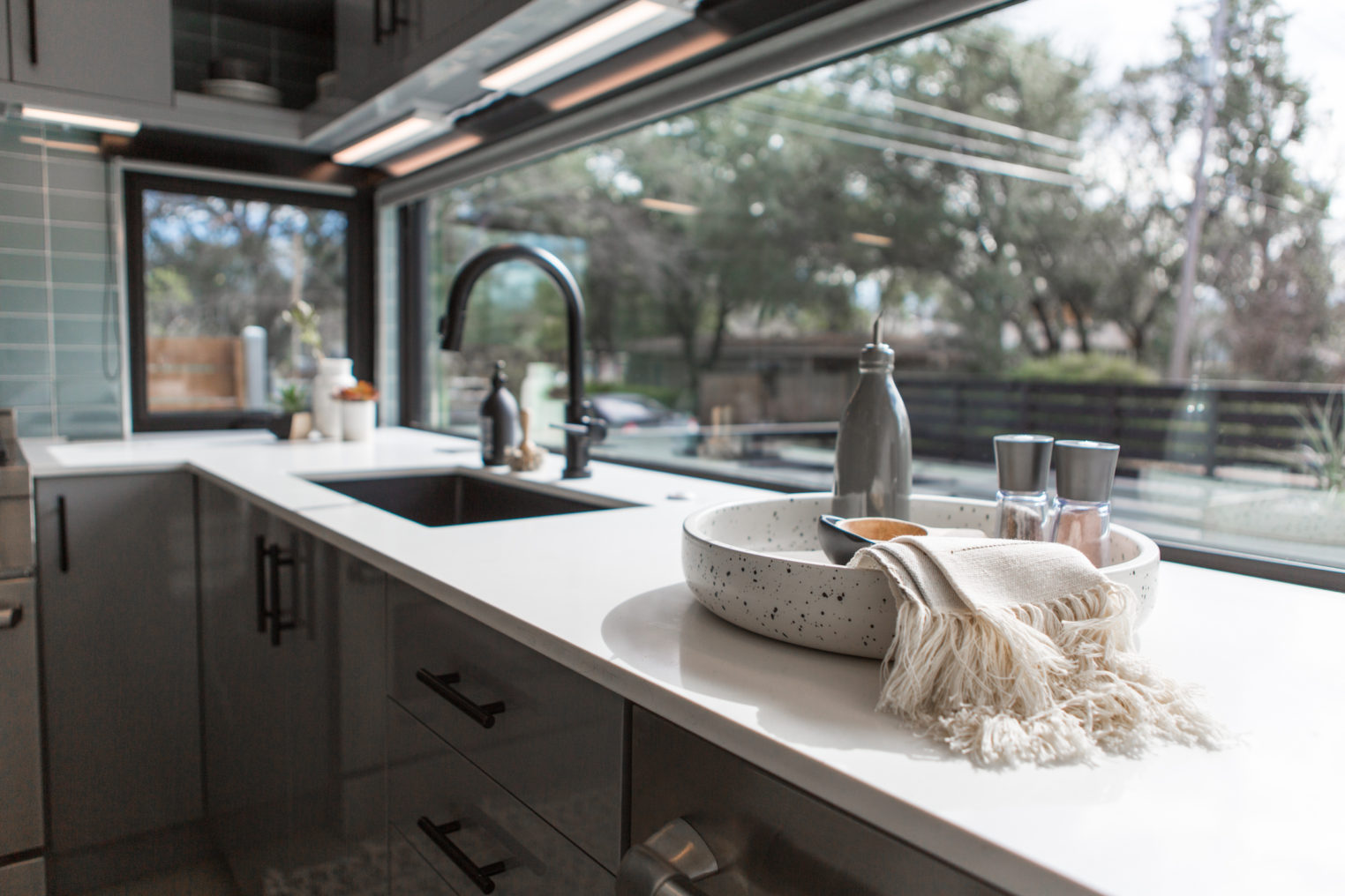 Kitchen in the Newcastle Home staged by Vazzo Spaces in the 2019 Austin Modern Home Tour. Be sure to check out The Pillow Goddess blog for details!