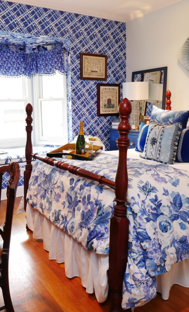 BOLD Blue & White Bedroom for the spring 2019 One Room Challenge - Details on The Pillow Goddess blog! 