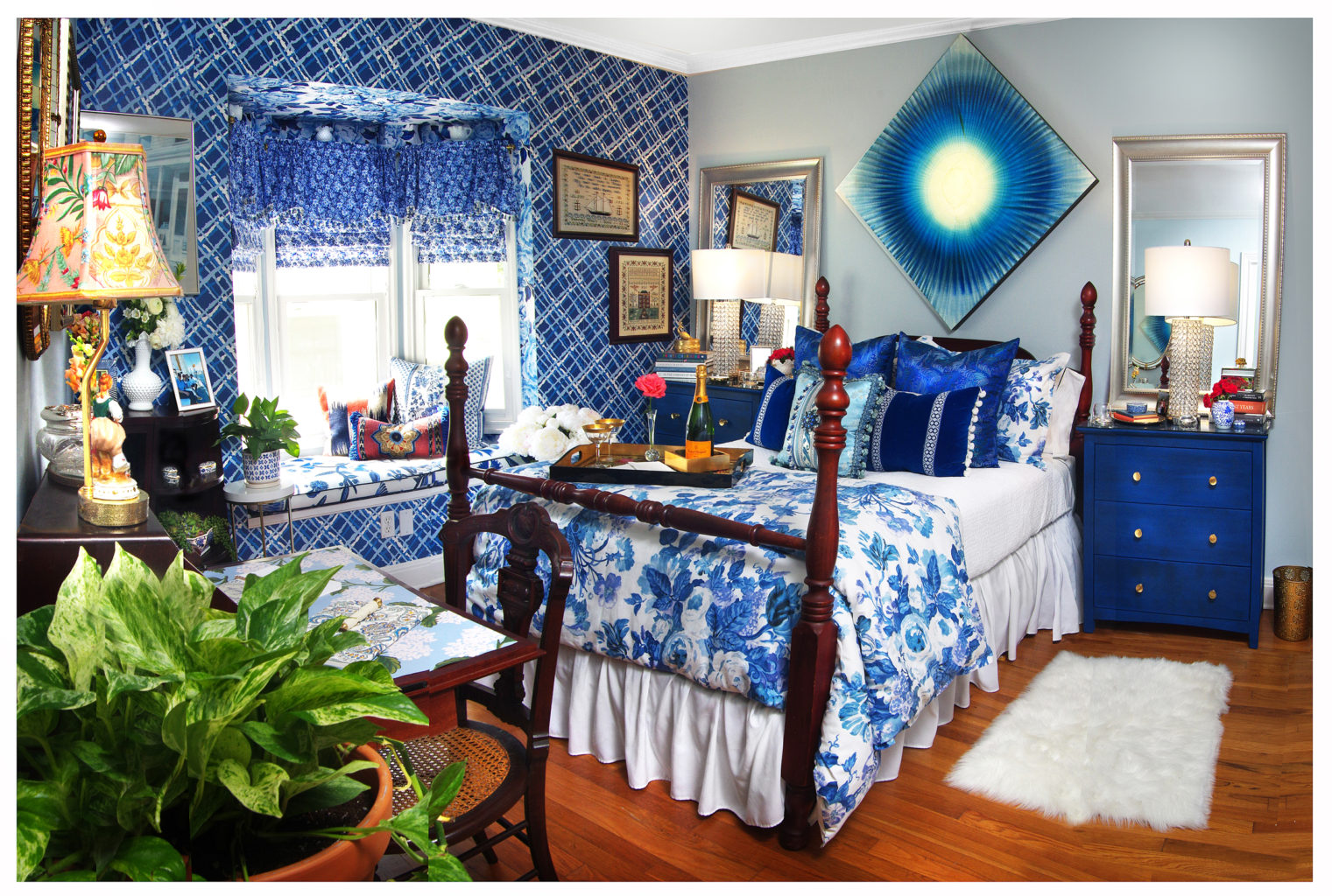 BOLD Blue & White Bedroom for the spring 2019 One Room Challenge - Details on The Pillow Goddess blog! 