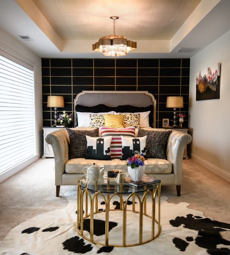 RMD Designs master bedroom, spring 2019 One Room Challenge. Details on The Pillow Goddess blog!