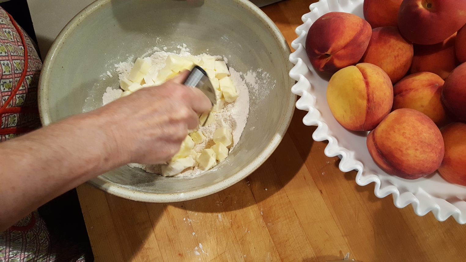 Bake the Perfect Peach Pie - Details on The Pillow Goddess blog!