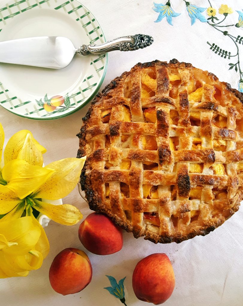 10 Steps to Bake a Texas Perfect Peachy Pie - Details on The Pillow Goddess blog!