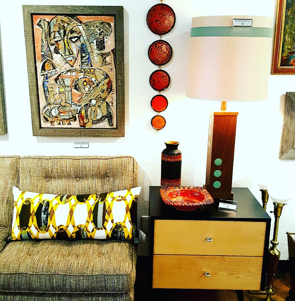 5 Ways to Style Your Home with Mid-century Modern Decor - Details on The Pillow Goddess blog!