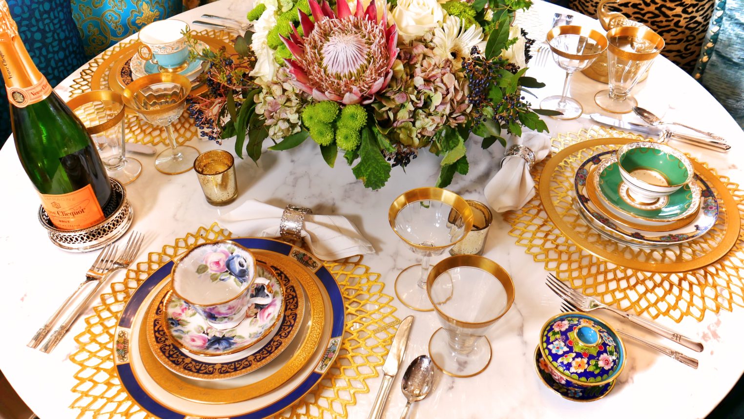 4 Steps to Create Meaningful Thanksgiving Table Centerpieces - Details on The Pillow Goddess blog