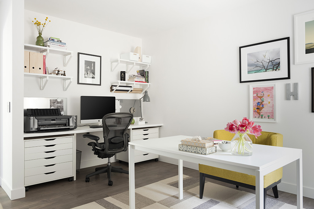 10 Pro Designer Tips to Create an Inviting Home Office Space - Details on The Pillow Goddess blog!
