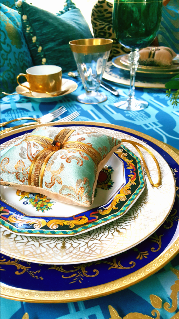 7 Tips to Set an Elegant Holiday Table with Bold Color and Pattern - The Pillow Goddess blog!