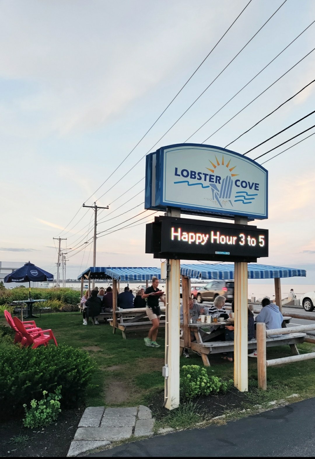 Lobster Cove restaurant along Route 1A in York, Maine
