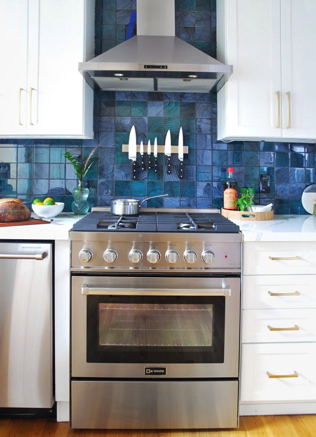Highly recommend the 30" gas range by Verona - on The Pillow Goddess Blog