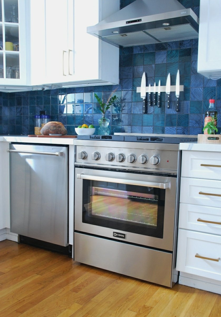 Add a Verona dishwasher and 30" gas range to your kitchen - on The Pillow Goddess blog